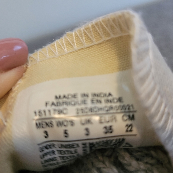 Like New Women's Converse Size 5. - Picture 8 of 8